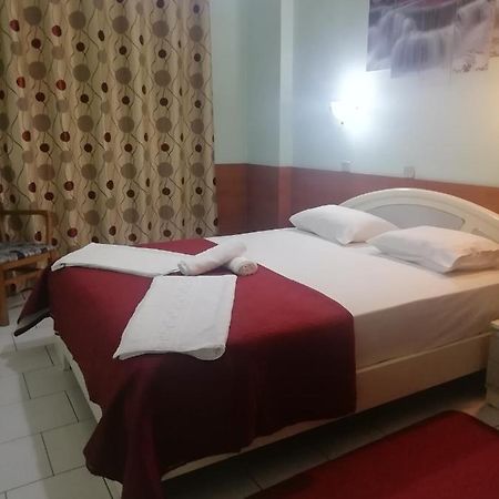 Hotel Elena เอเดสซา ภายนอก รูปภาพ
